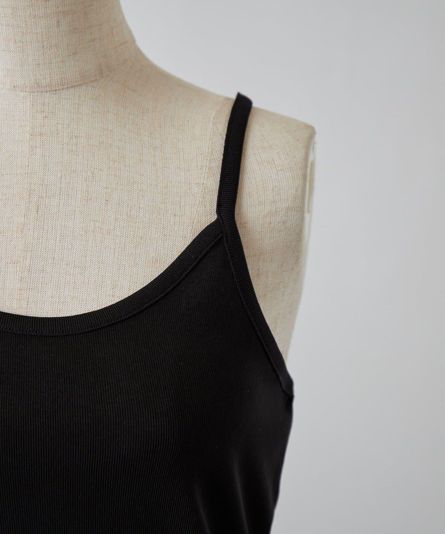 不對稱吊帶背心