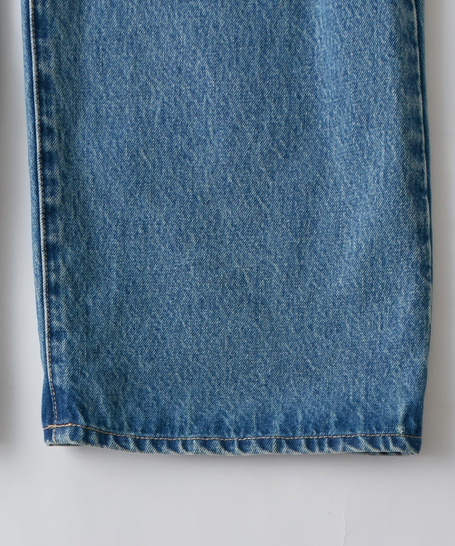 BOLD DISTRESSED DENIM 牛仔單品