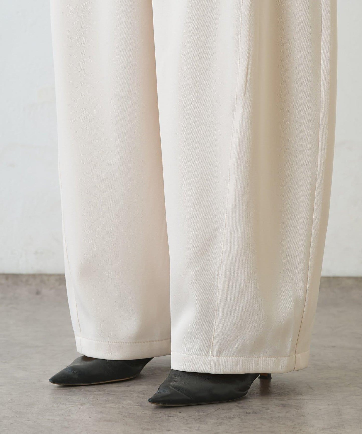 弧形線條設計 休閒褲