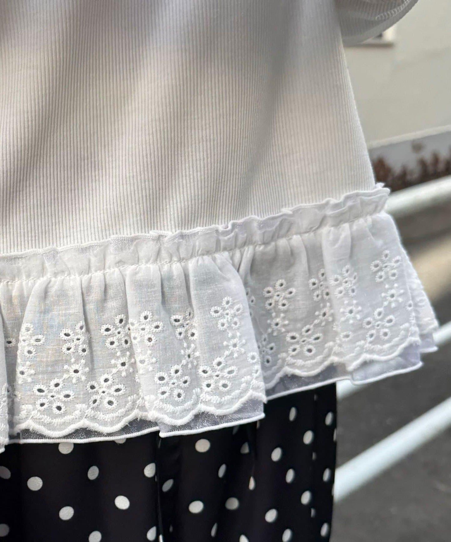 裾レースストレッチリブトップス