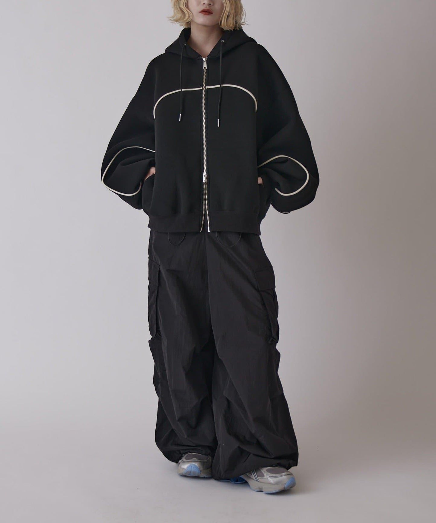 Neucon 立體滾邊拉鍊連帽衛衣