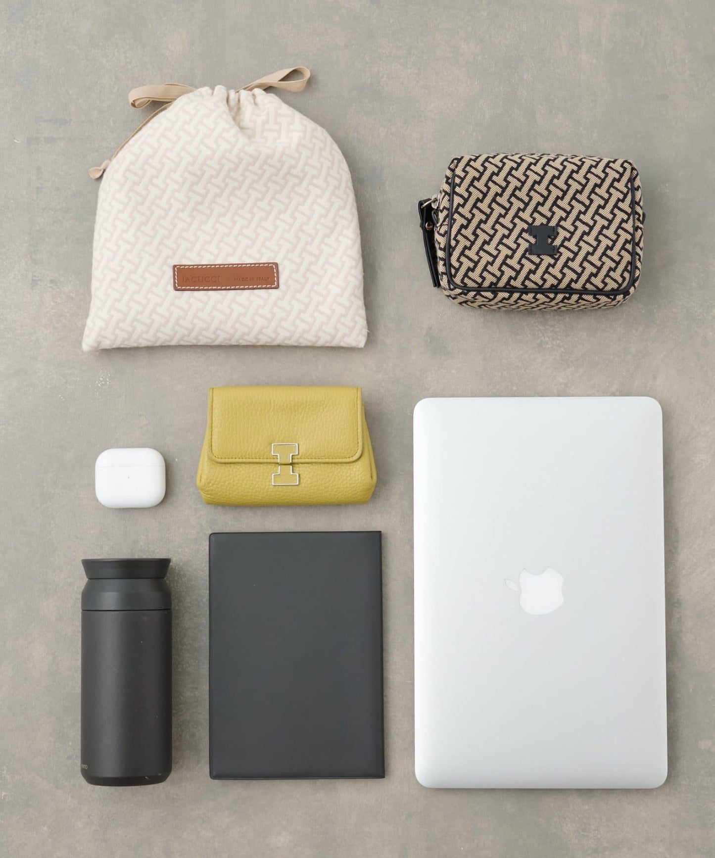 ソルベット、M、NYLON/RUGA 中沒有出現可識別的“子品類”(如包、錢包、揹包等),而規則禁止擅自補充未給出的信息。因此只能忠實保留原有內容,不添加不存在的品類詞。 最終輸出如下: ソルベット M NYLON/RUGA