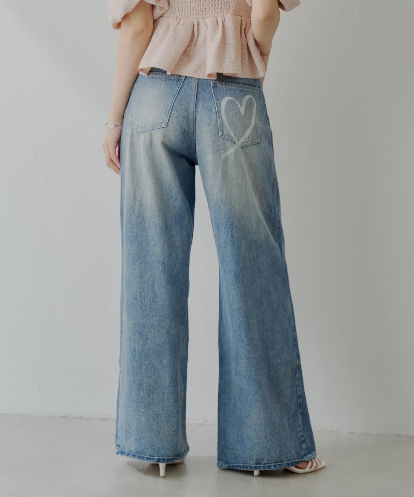【Chico】 心形印花 盒型寬鬆 牛仔闊腿褲