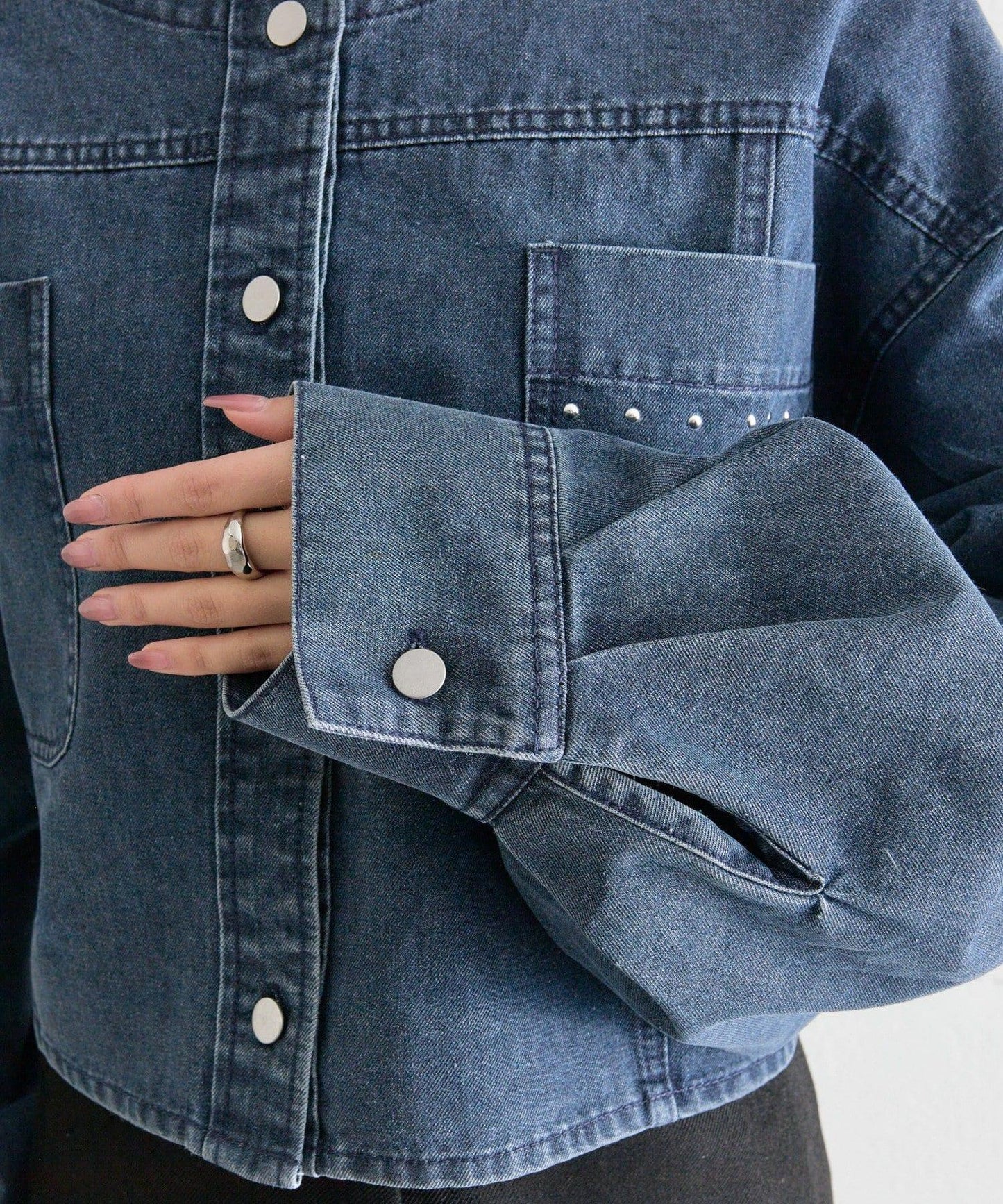 鉚釘設計 牛仔面料 襯衫夾克