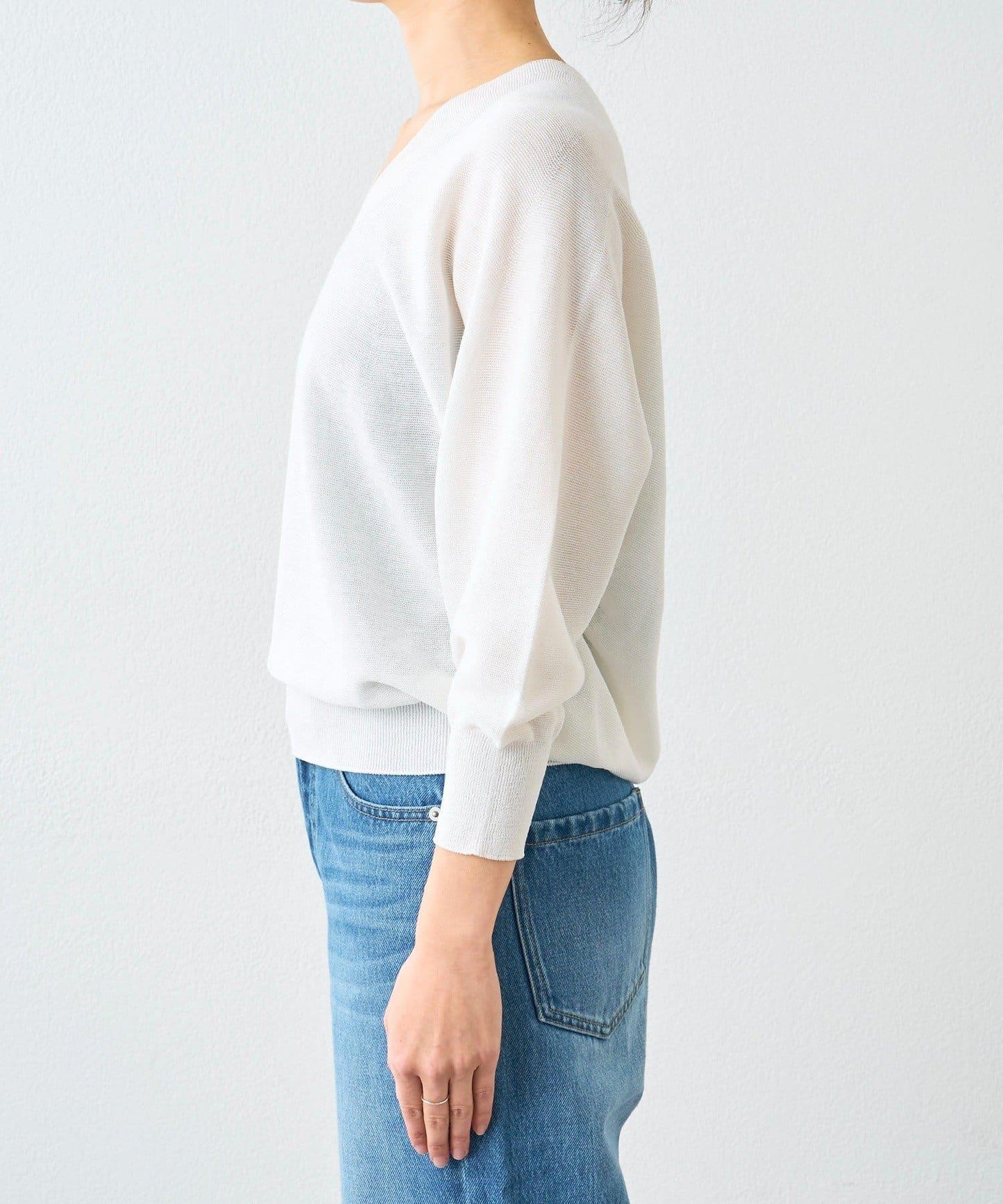 輕盈柔軟觸感 背部蓬鬆設計 輕質Gima針織 針織上衣