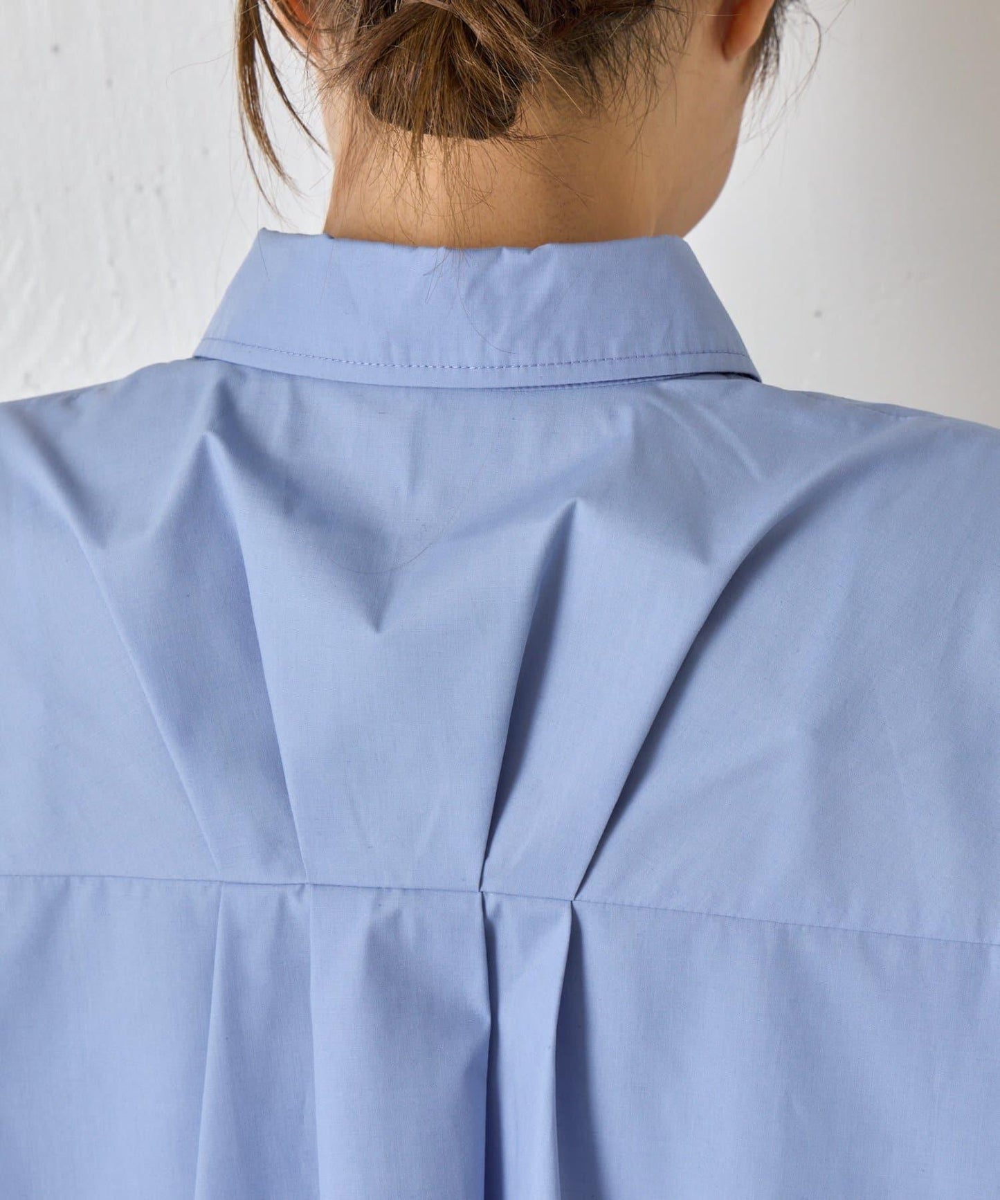 後褶設計寬鬆襯衫