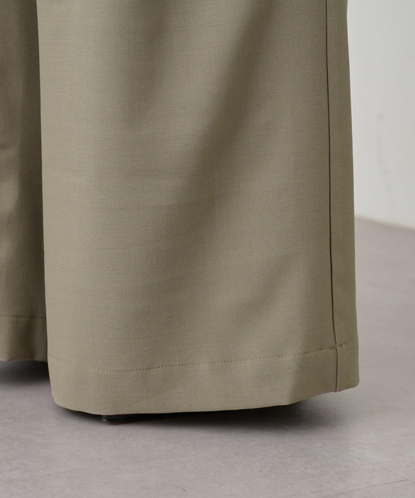 Omekashi 雙褶設計 休閒褲