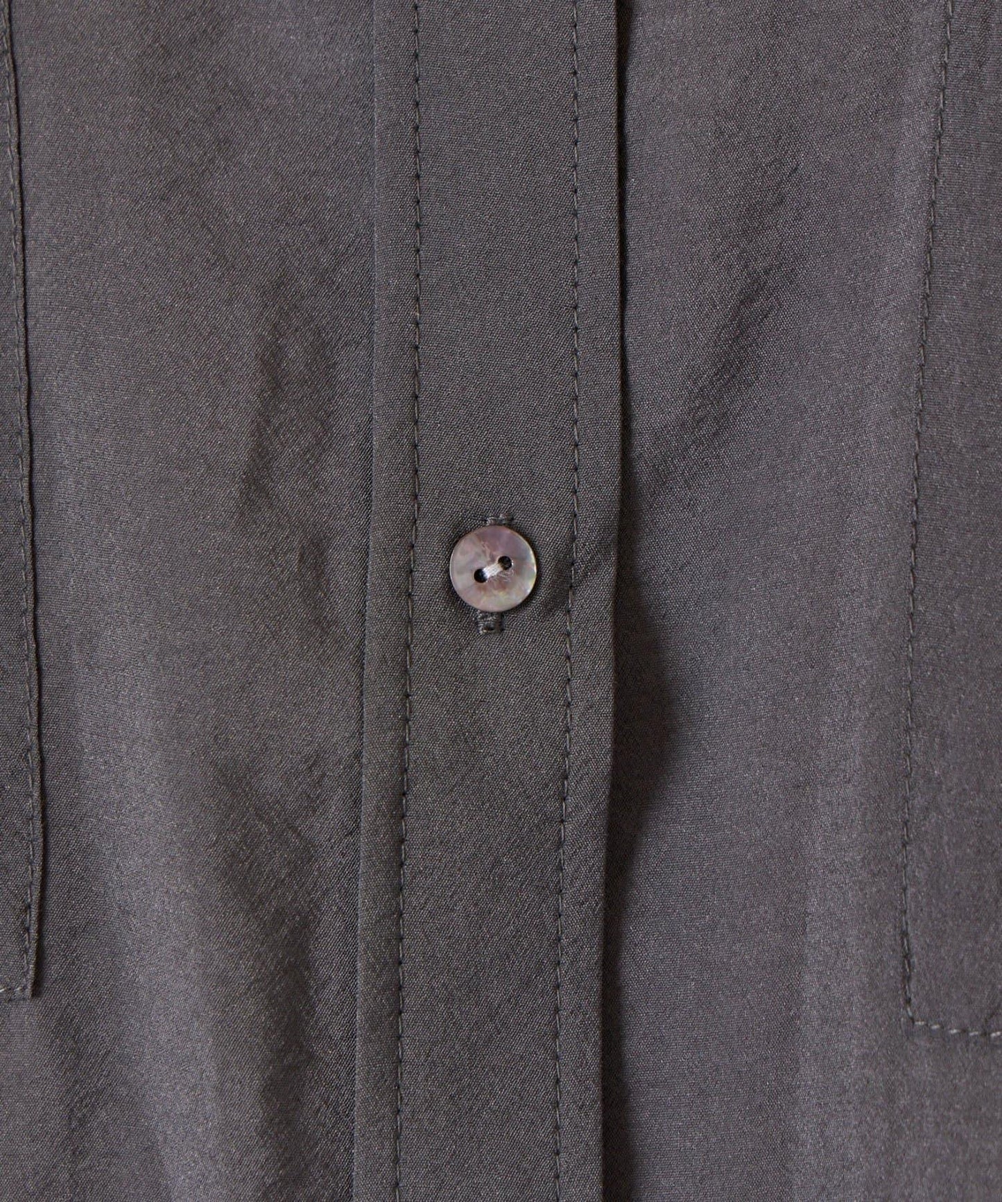 後弧形抽褶設計襯衫