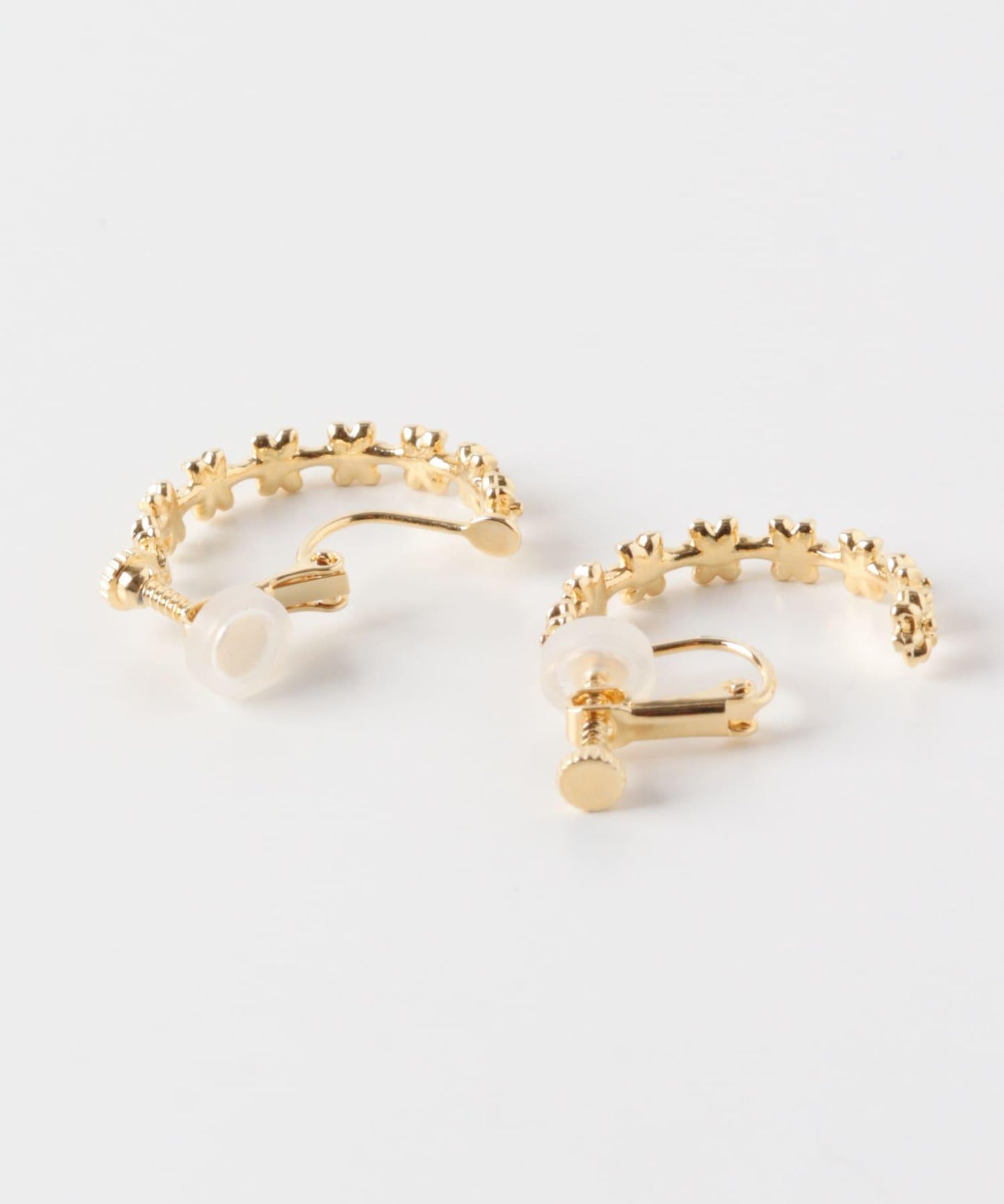 金屬花形線條圓環耳夾