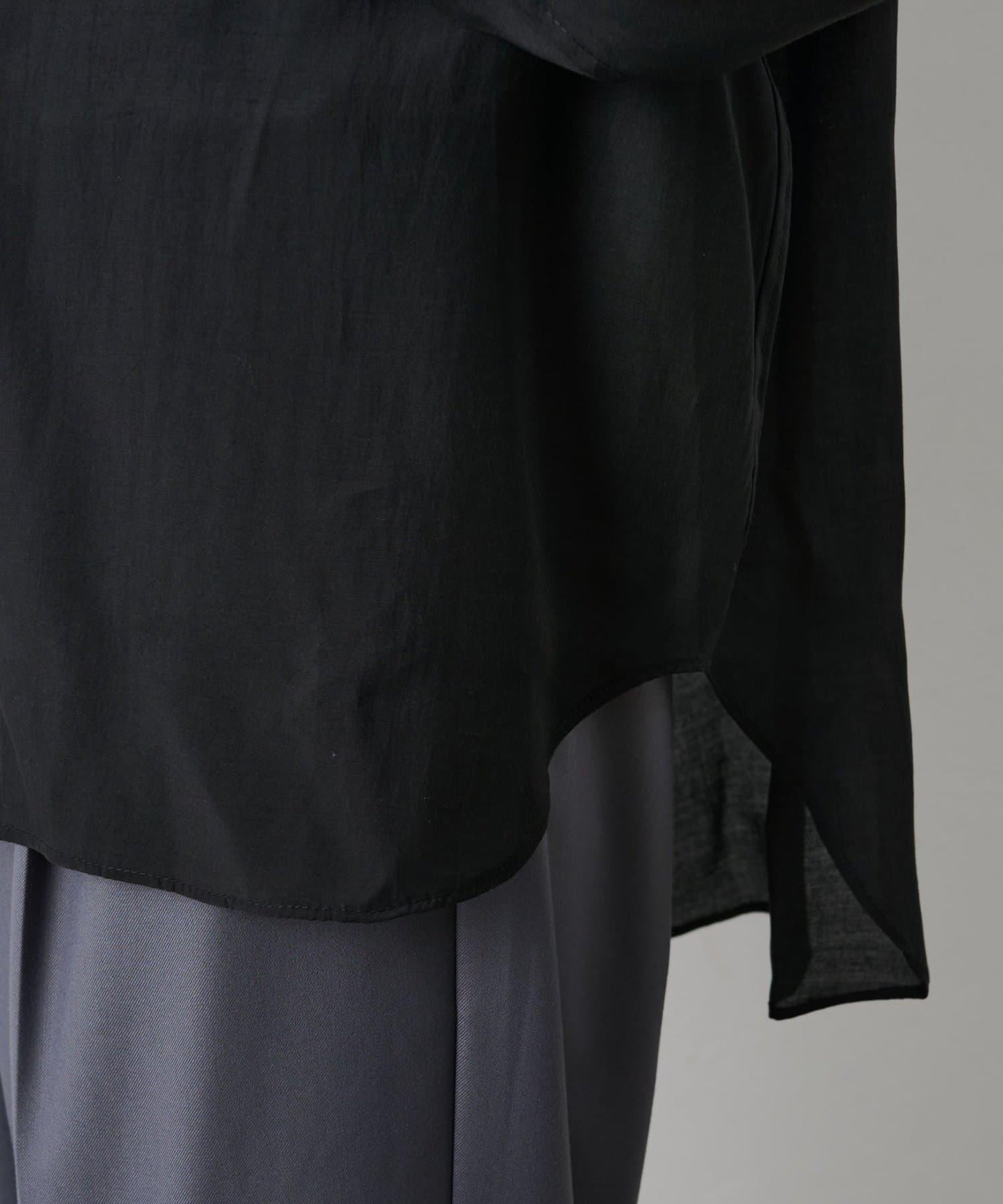 輕盈透氣長袖襯衫