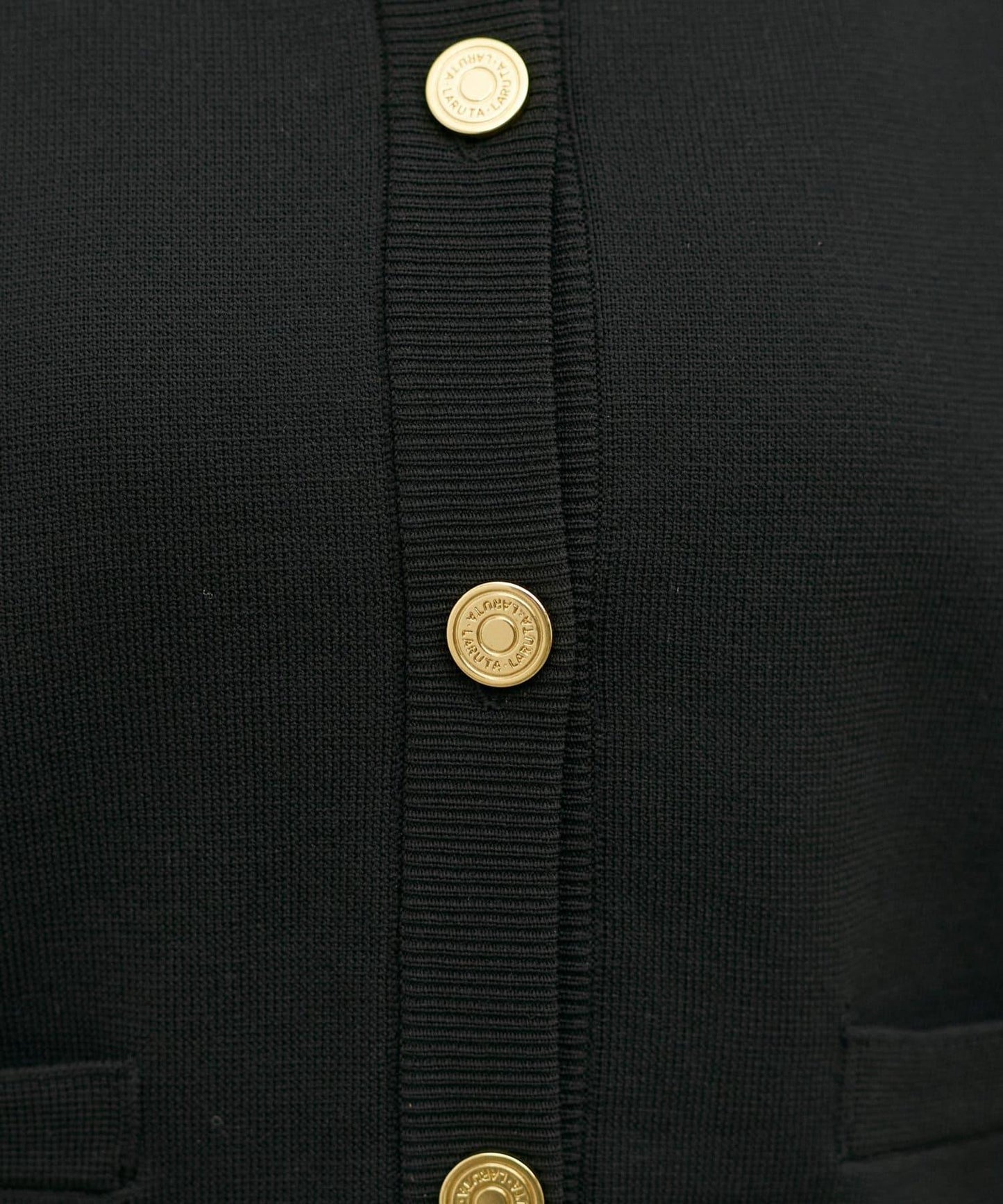 含Logo金扣聚酯圓領針織開衫