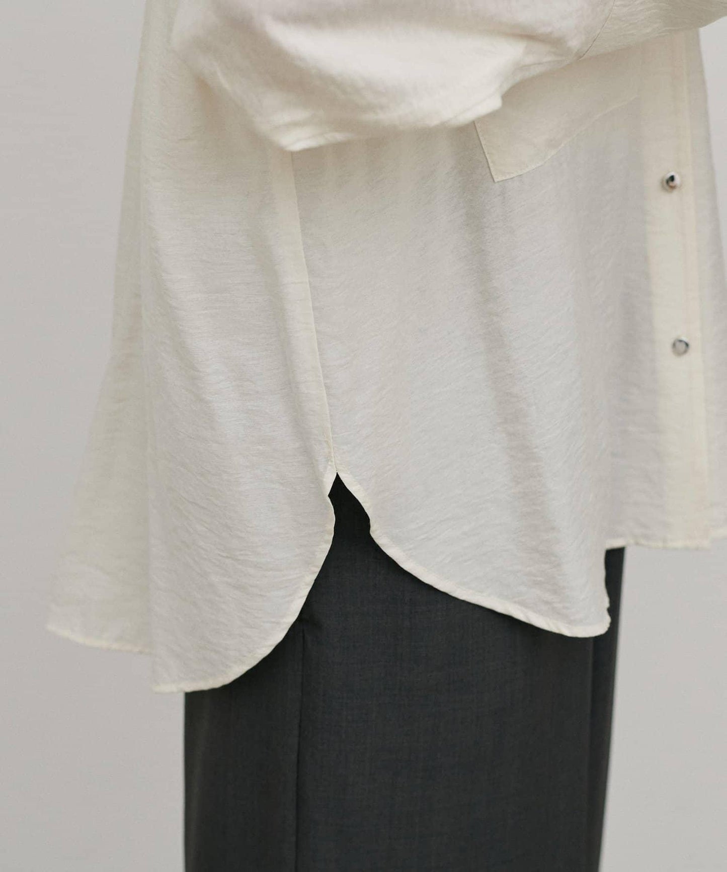 垂墜質感 雙口袋設計 垂墜襯衫