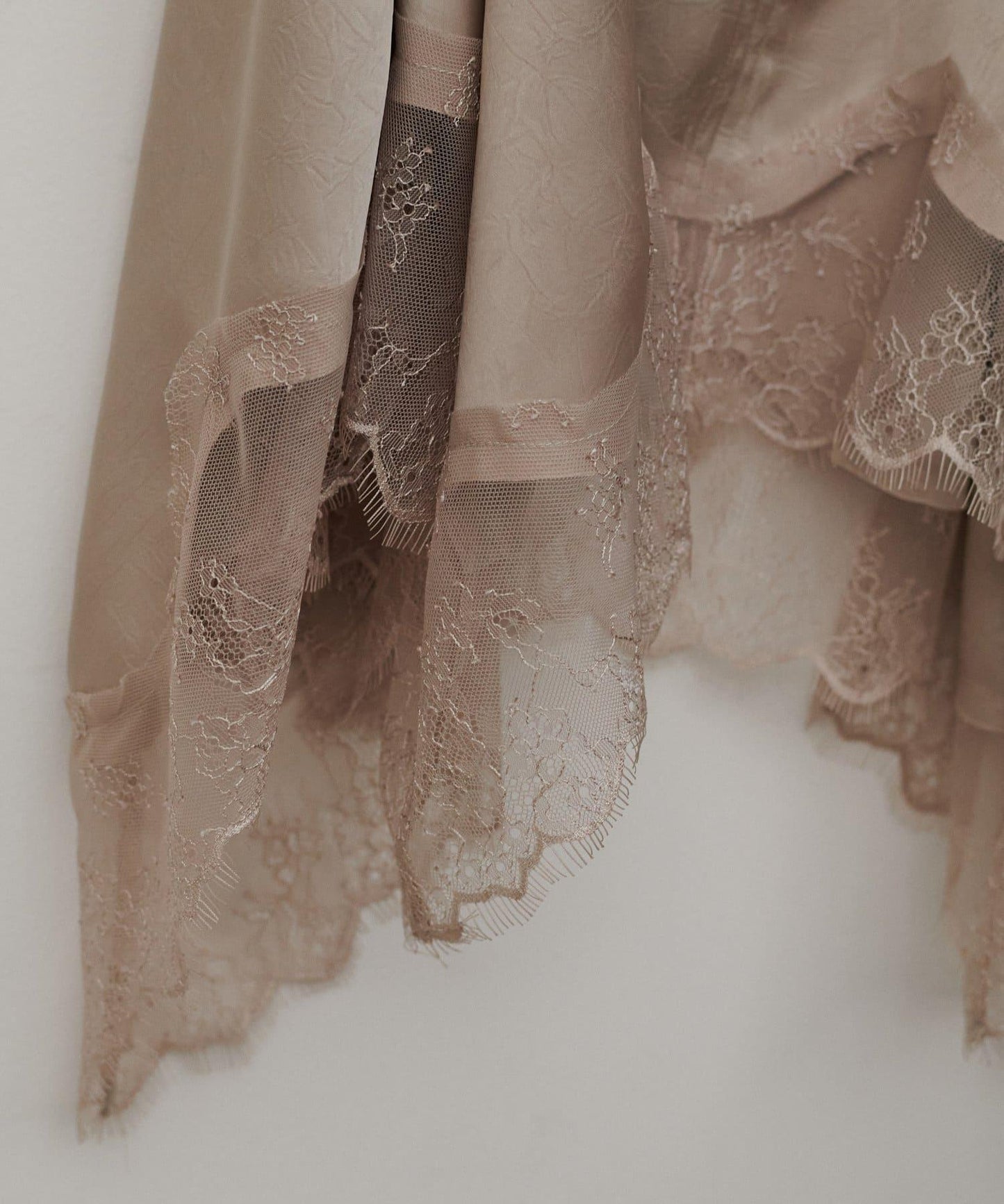 皺感緞面 前後兩穿 吊帶上衣