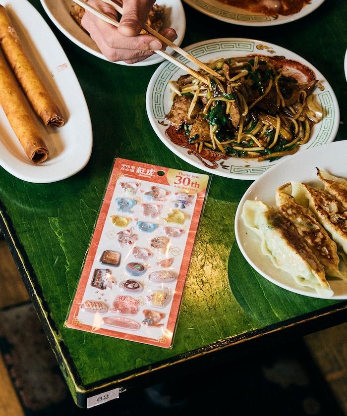 紅虎餃子房×FREAK'S STORE 聯名 寬鬆廓形 後背印花 圓領T恤