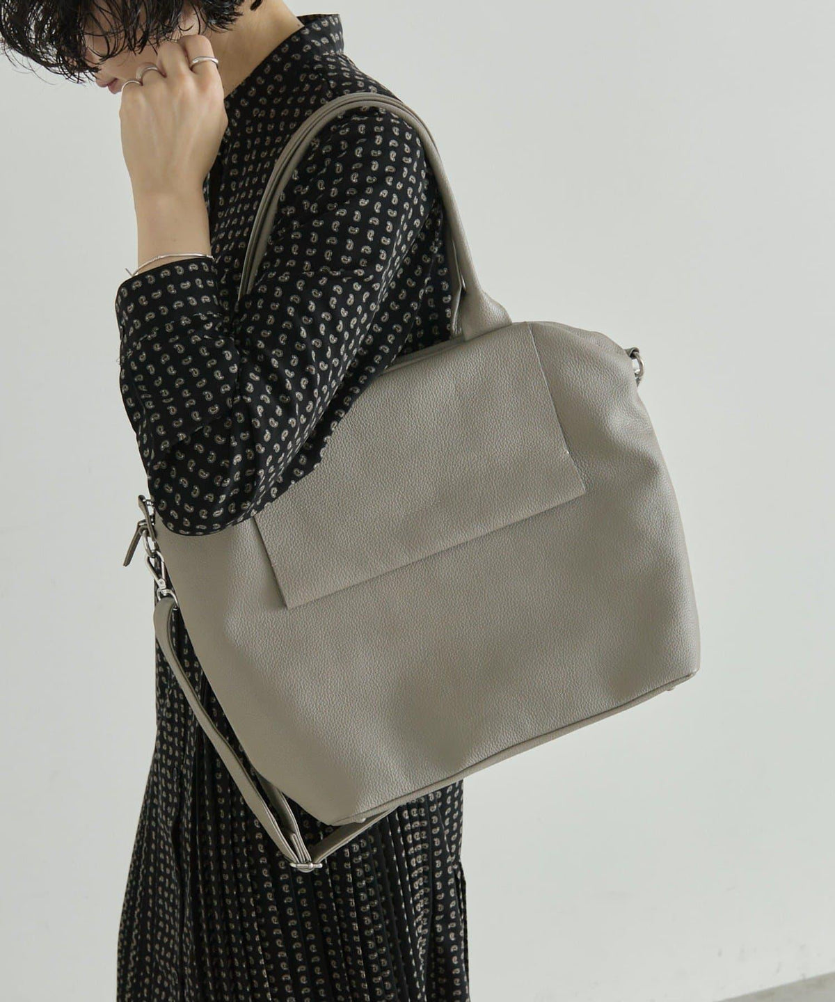 172898939