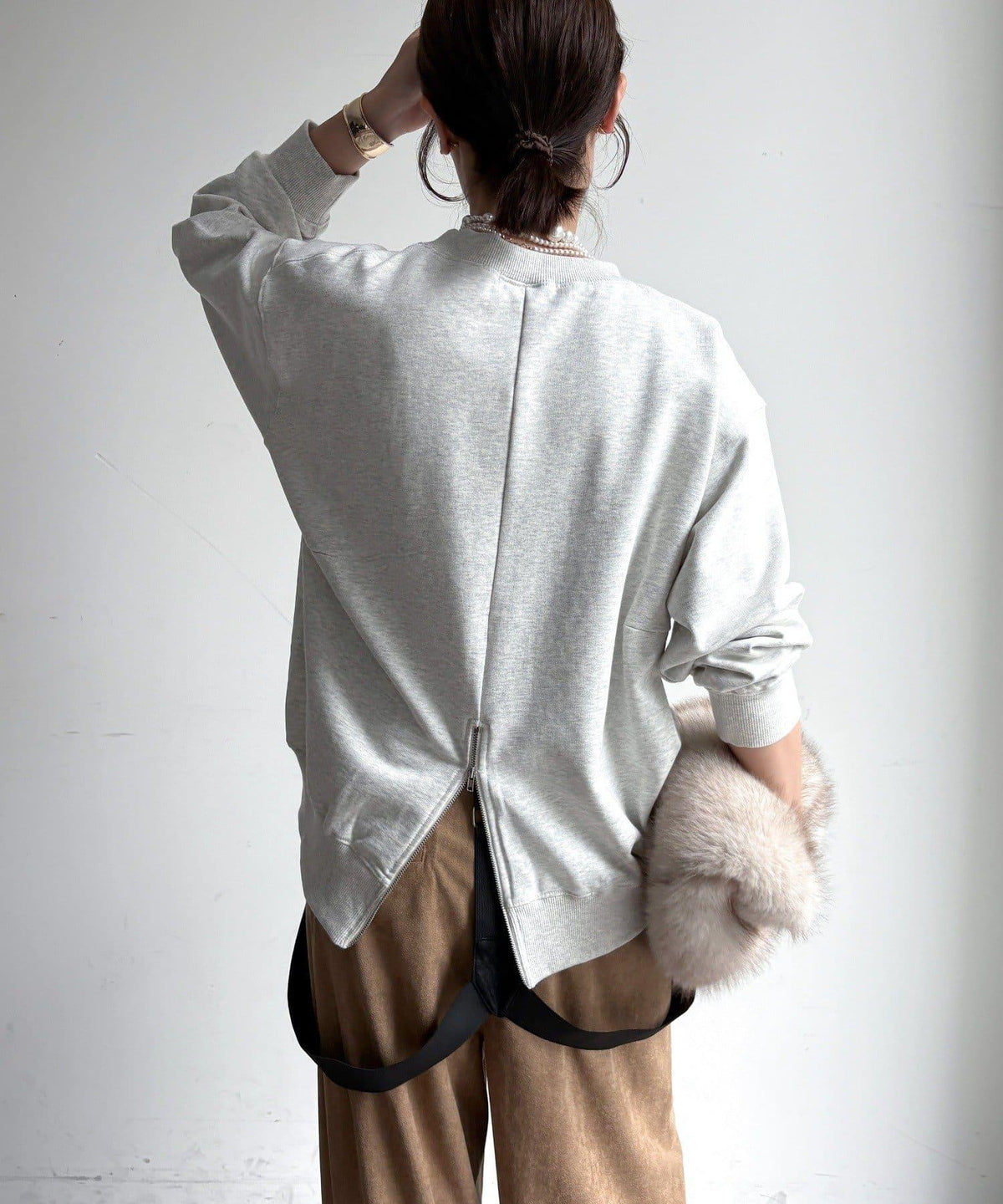 173097690