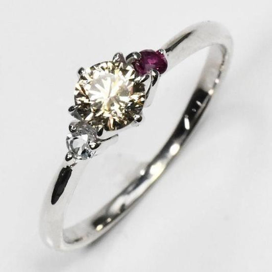 脇石に二人の誕生石を入れられるリング 天然ダイヤモンド0.3ct(SIクラス・鑑別書カード付)+2つの脇石0.07ct エンゲージ3ストーンリング プラチナカラー 婚約指輪 プロポーズリング (GFB-SV-3STENG-SICUS03)