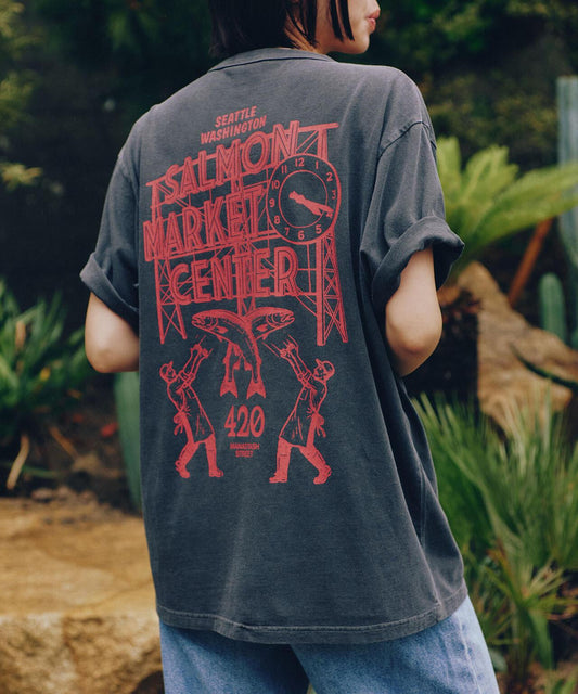MANASTASH/マナスタッシュ/SALMON MARKET CENTER TEE 【EC限定商品】