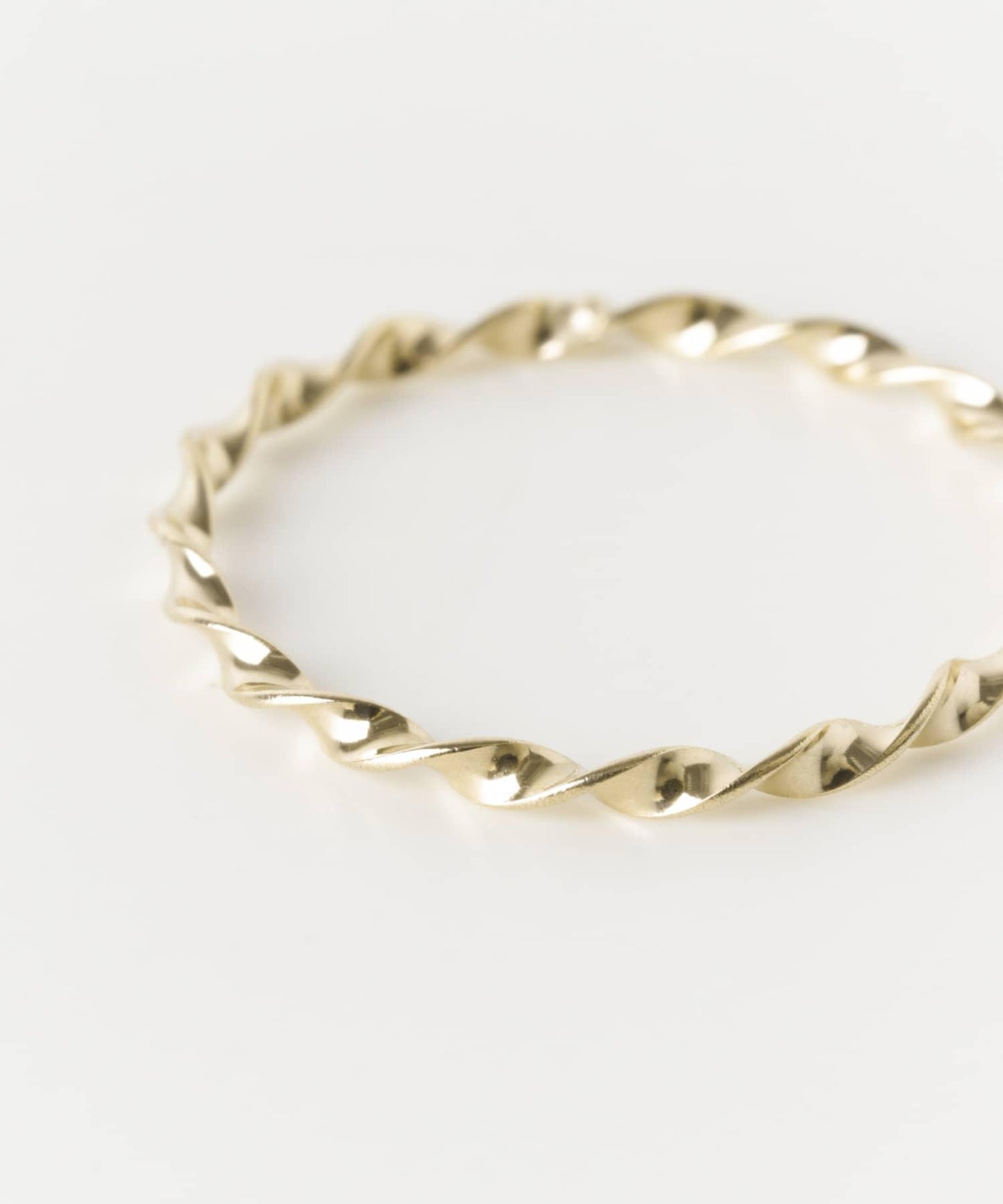 166013749