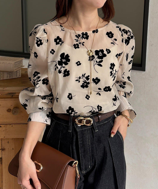 花卉圖案歐根紗短款襯 blouse(不翻譯英文) blous → 輕薄感歐根紗花卉圖案上衣(更正) 最終商品名: 花卉圖案歐根紗上衣