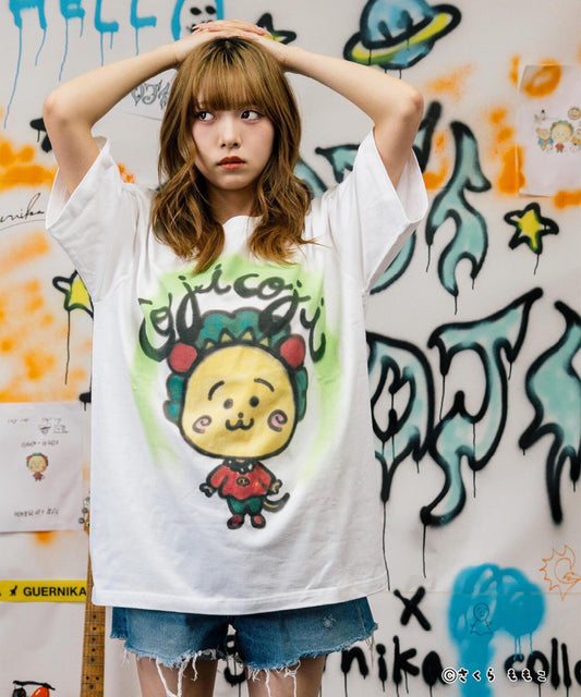 Drooping COJI-COJI Thumb Doll Spray T-shirt 白色T恤