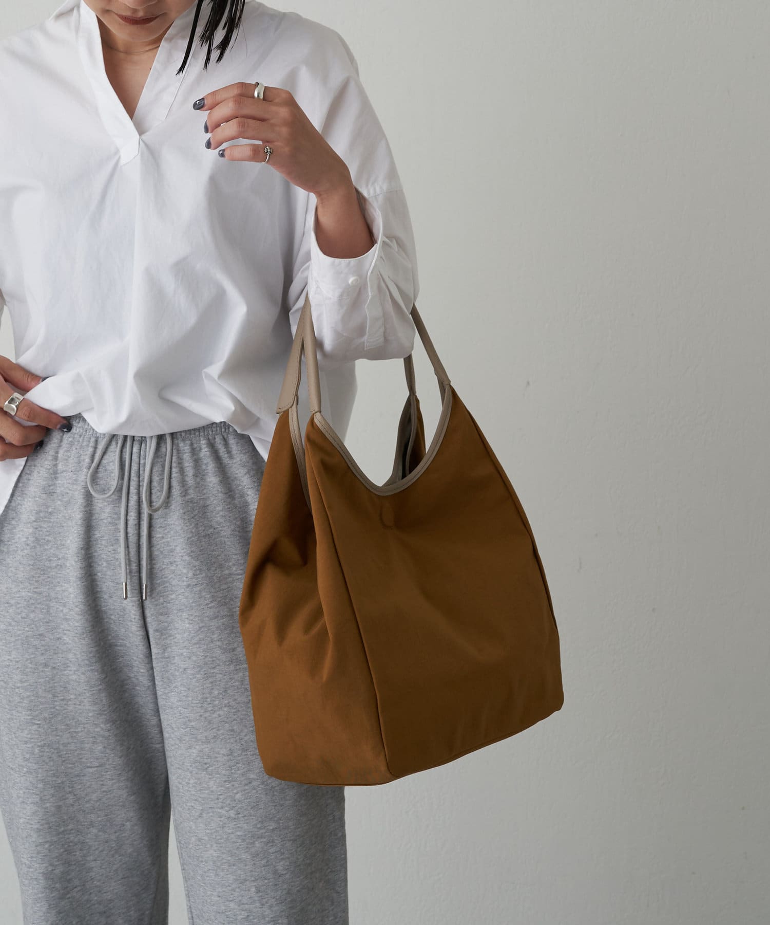 100568566
