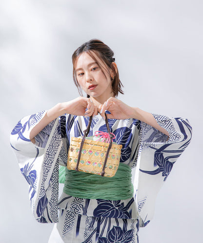 130563735