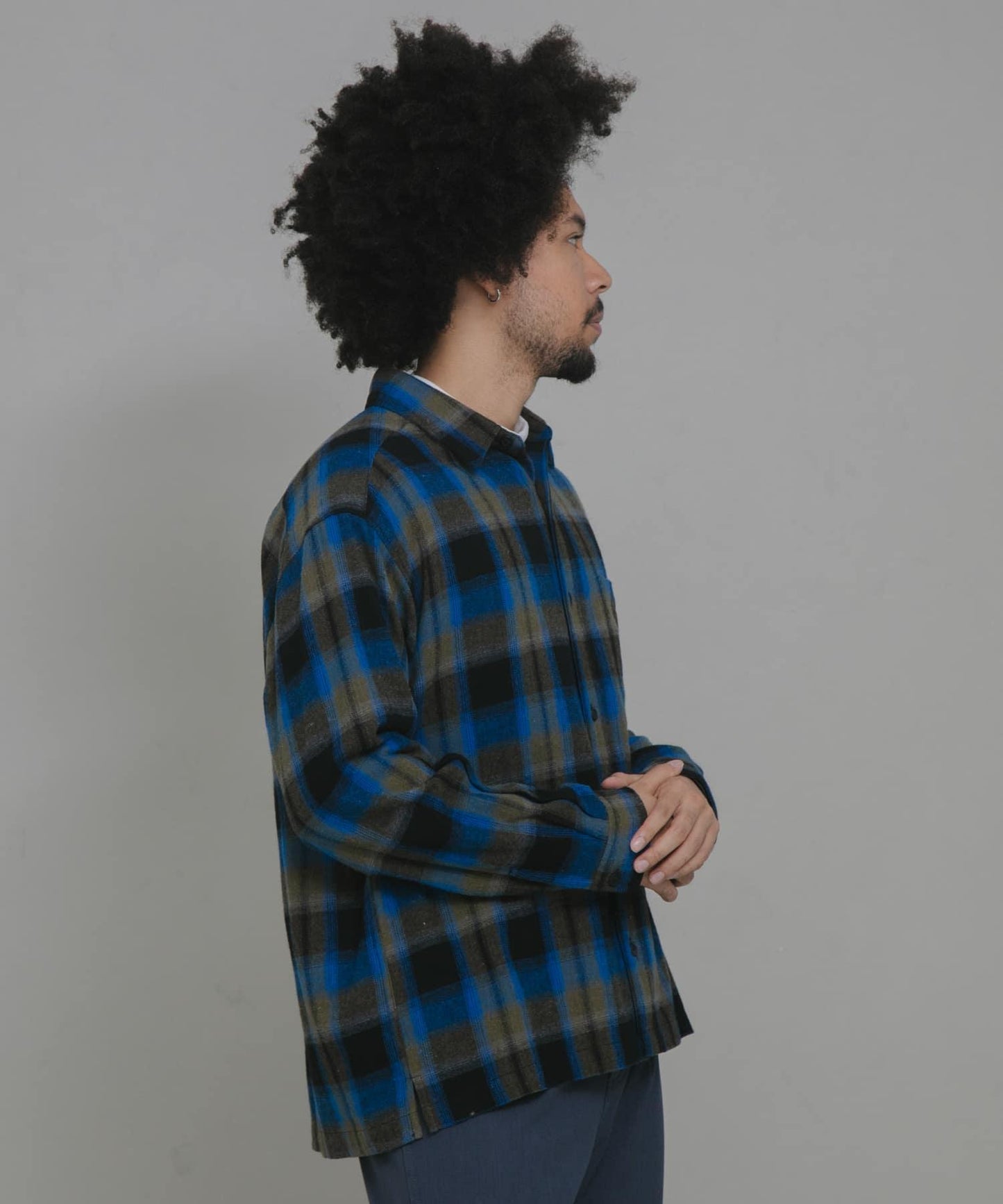 166095830