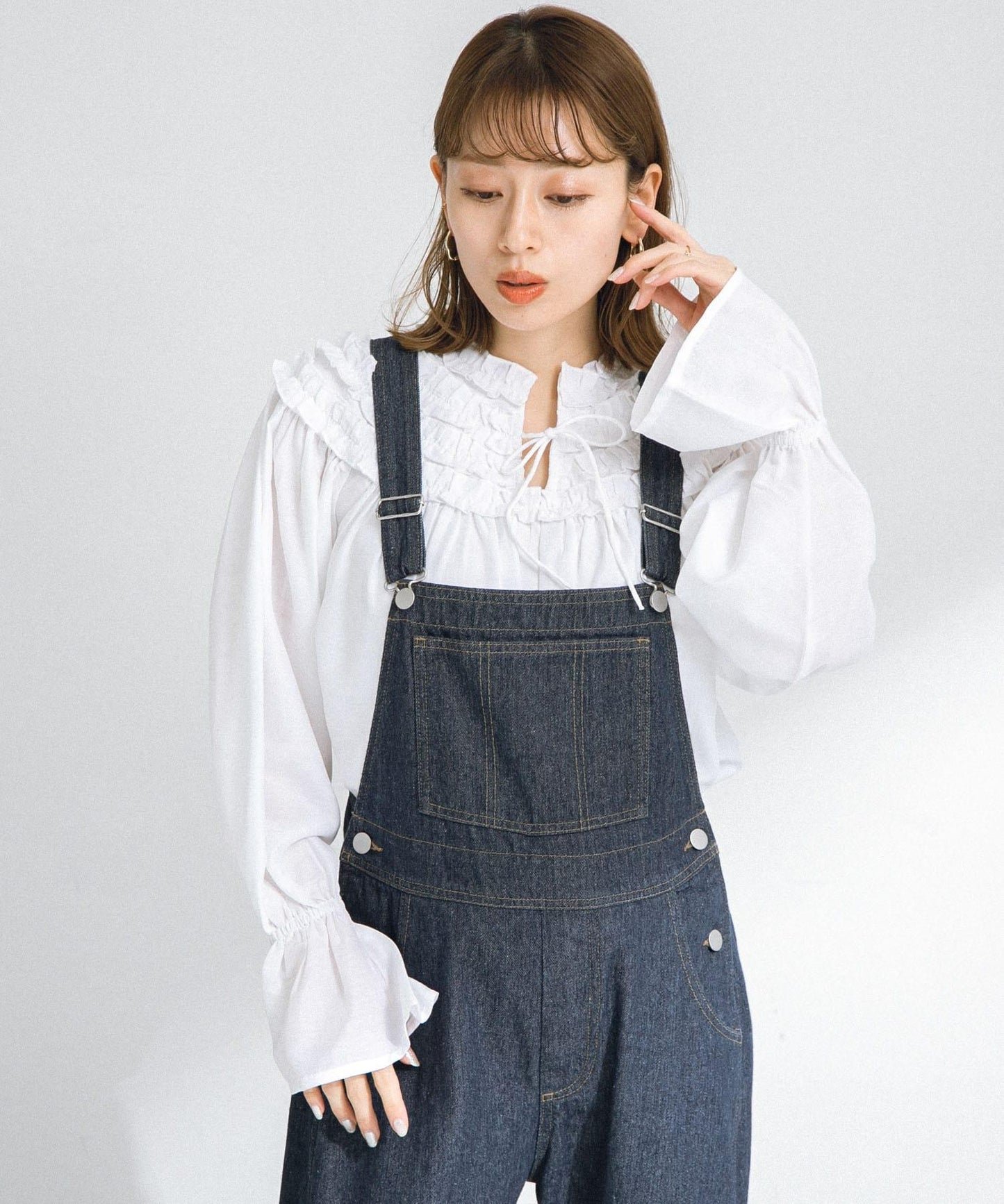 166102818