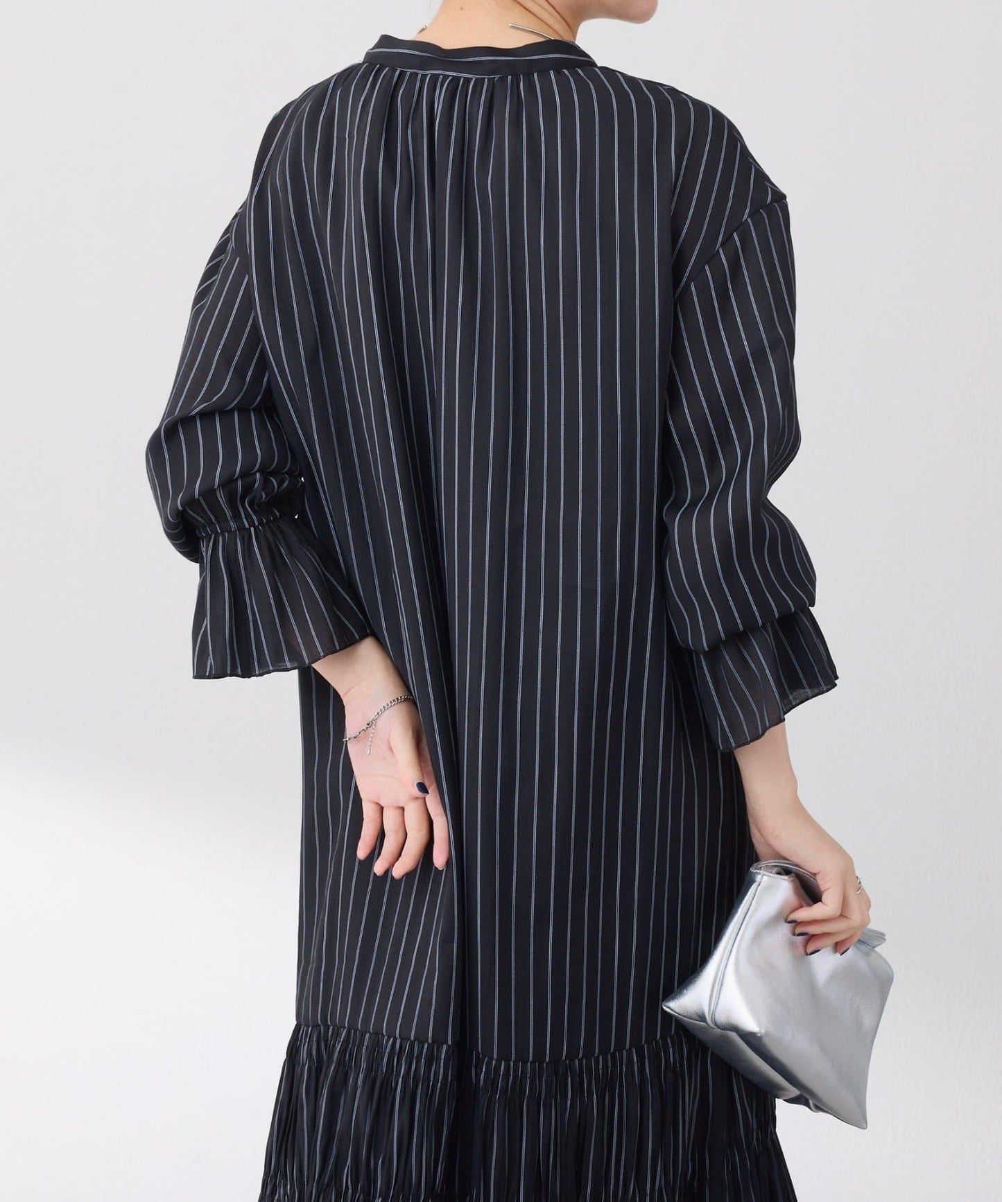165819631