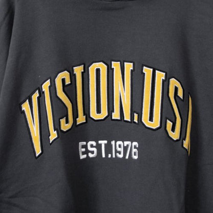 VISION STREET WEAR 綢緞徽章 拱形標誌 裡毛衛衣 炭灰色 【特價】 (CT6555CH)