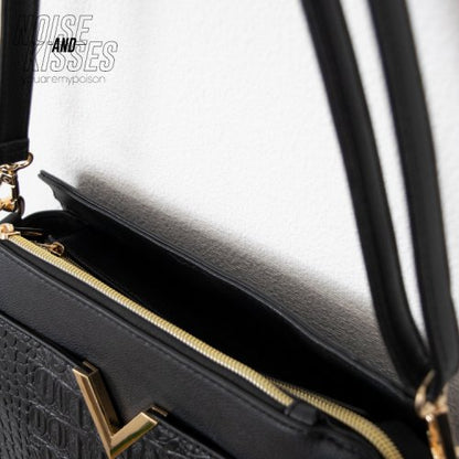 V字金具 肩揹包 鱷魚紋 黑色 ［特價］ (BG4287BC)