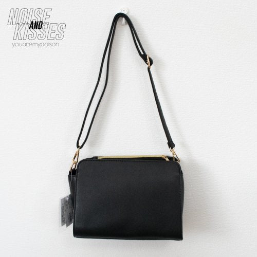 V字金具 肩揹包 鱷魚紋 黑色 ［特價］ (BG4287BC)