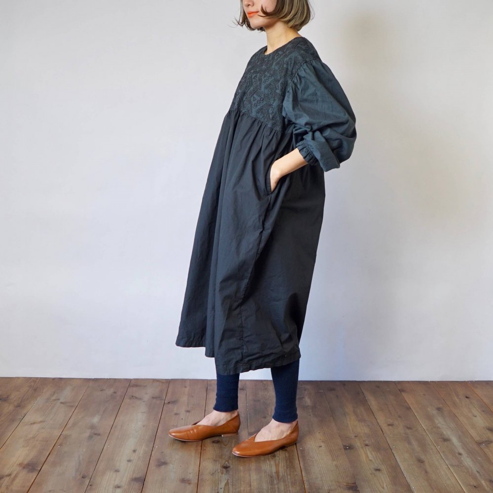 氣球袖聚攏拼接連衣裙/黑色/三河織物