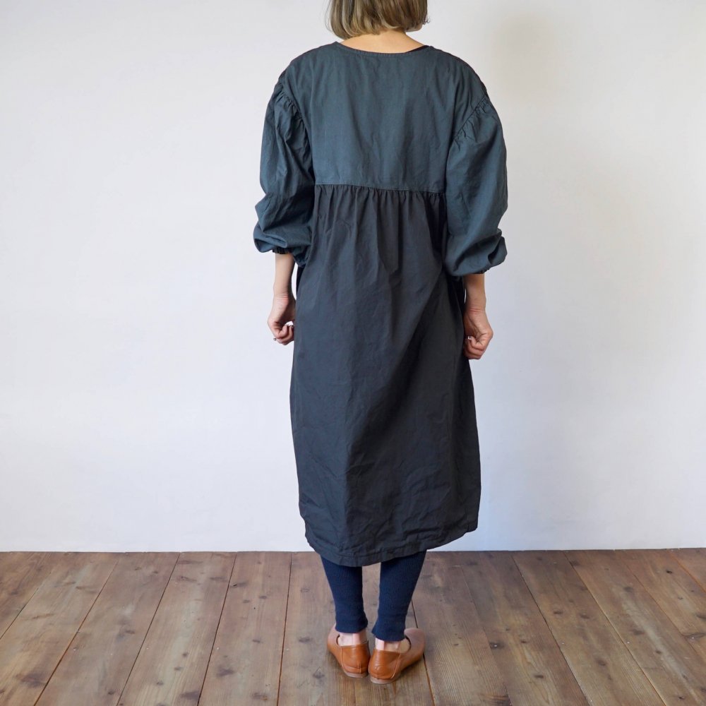 氣球袖聚攏拼接連衣裙/黑色/三河織物