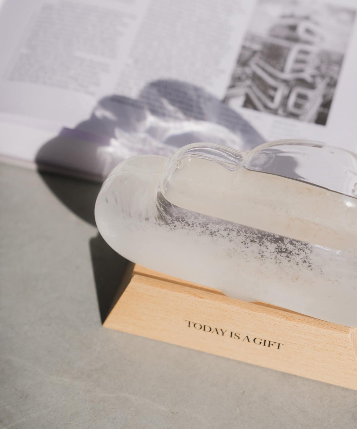 STORM GLASS CLOUD 暴風玻璃雲／月亮