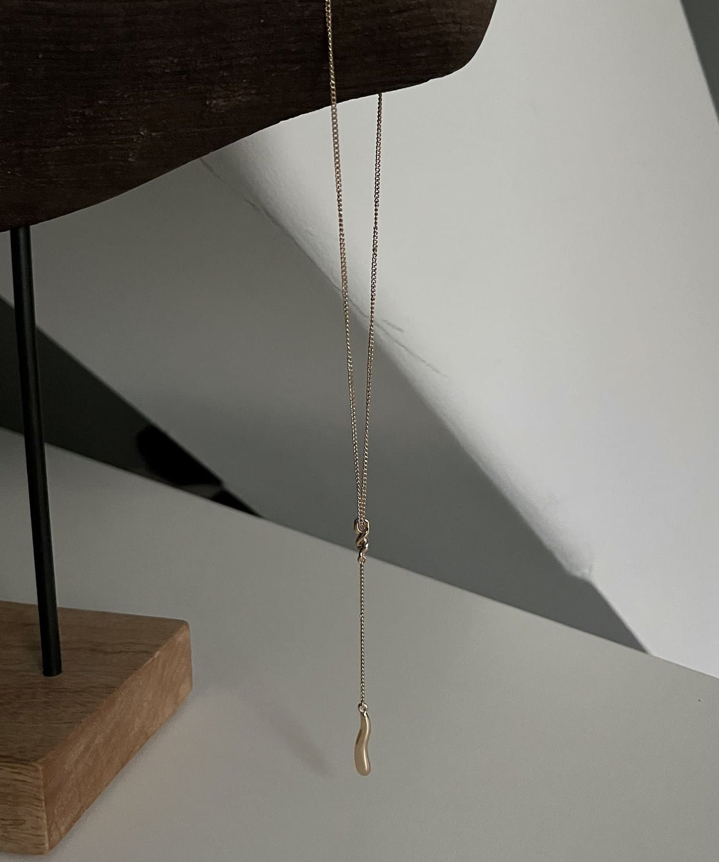 〈GOLDY/ゴールディ〉扭曲Y字項鍊