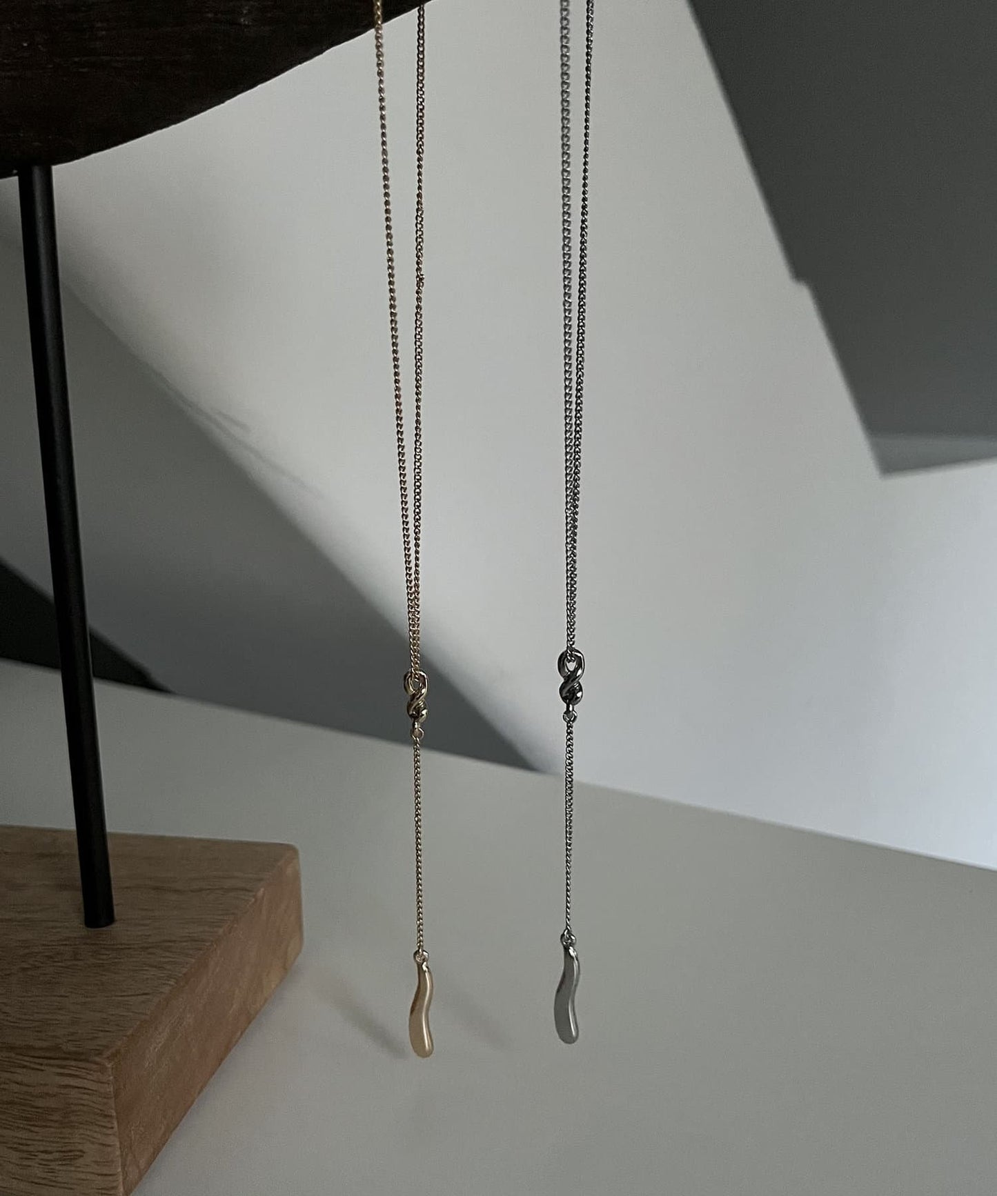 〈GOLDY/ゴールディ〉扭曲Y字項鍊