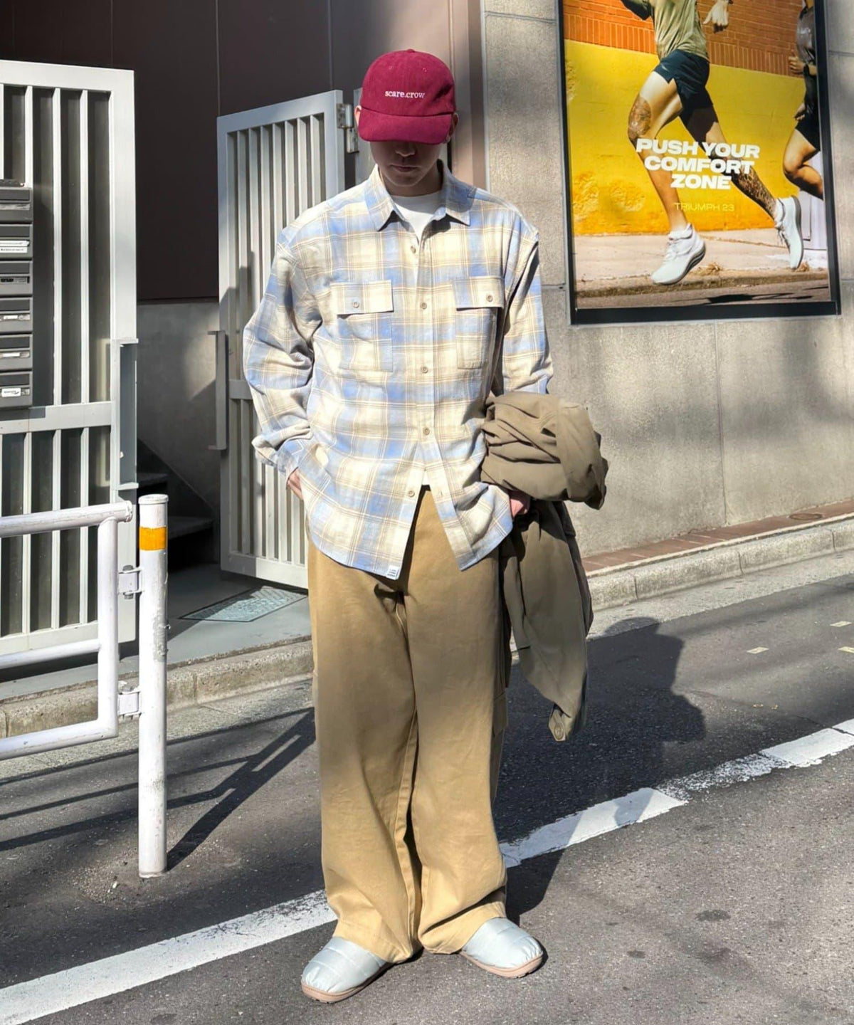 281582123