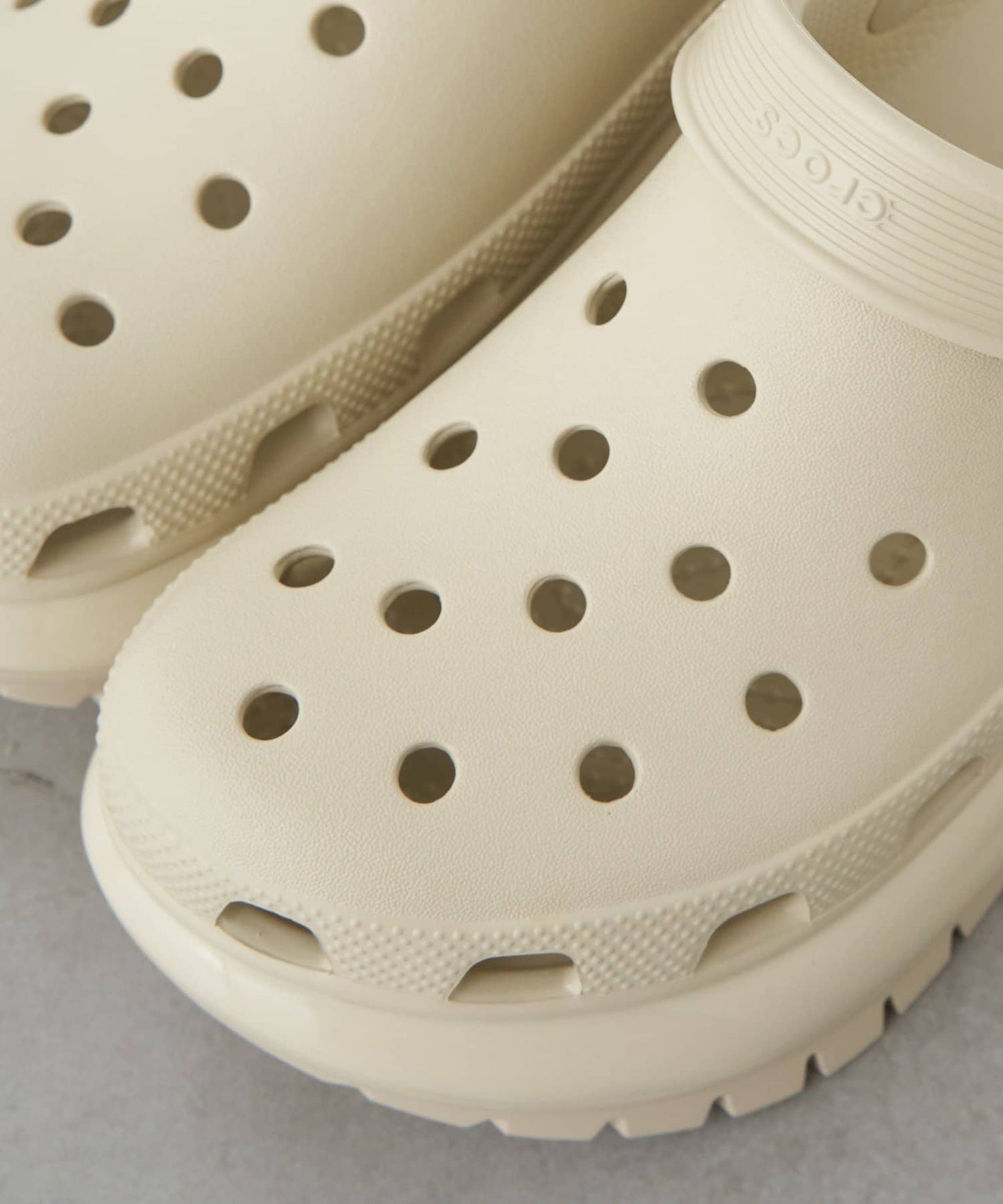 【2024SS】【crocs/卡駱馳】 巨型碎片洞洞鞋