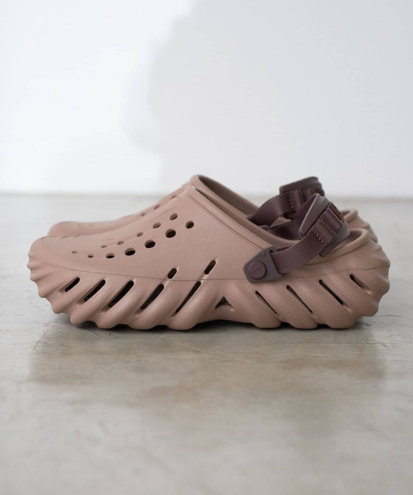 【crocs/克洛克斯】ECHO CLOG 人字拖