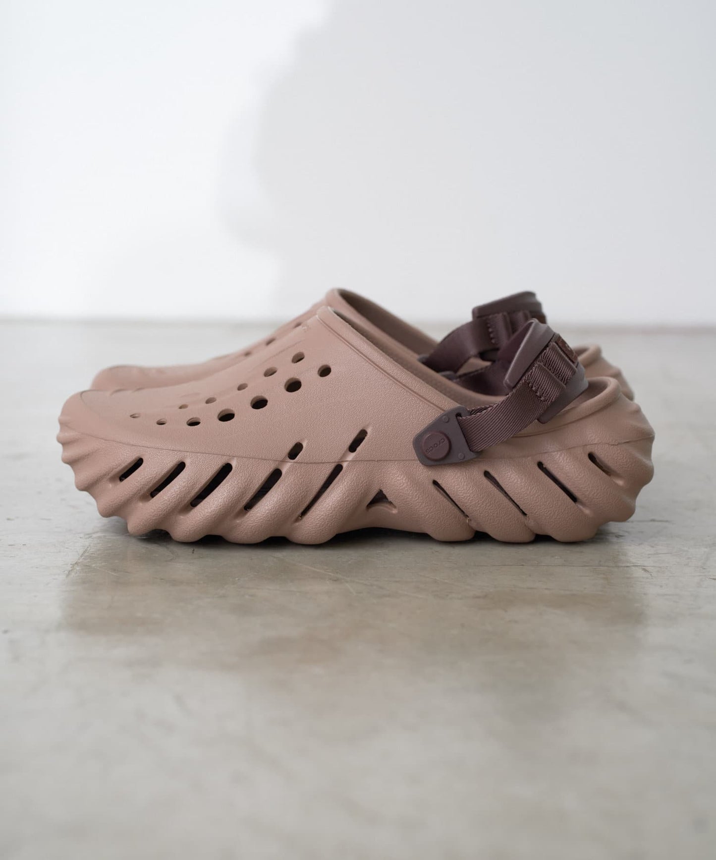 【crocs/克洛克斯】ECHO CLOG 人字拖