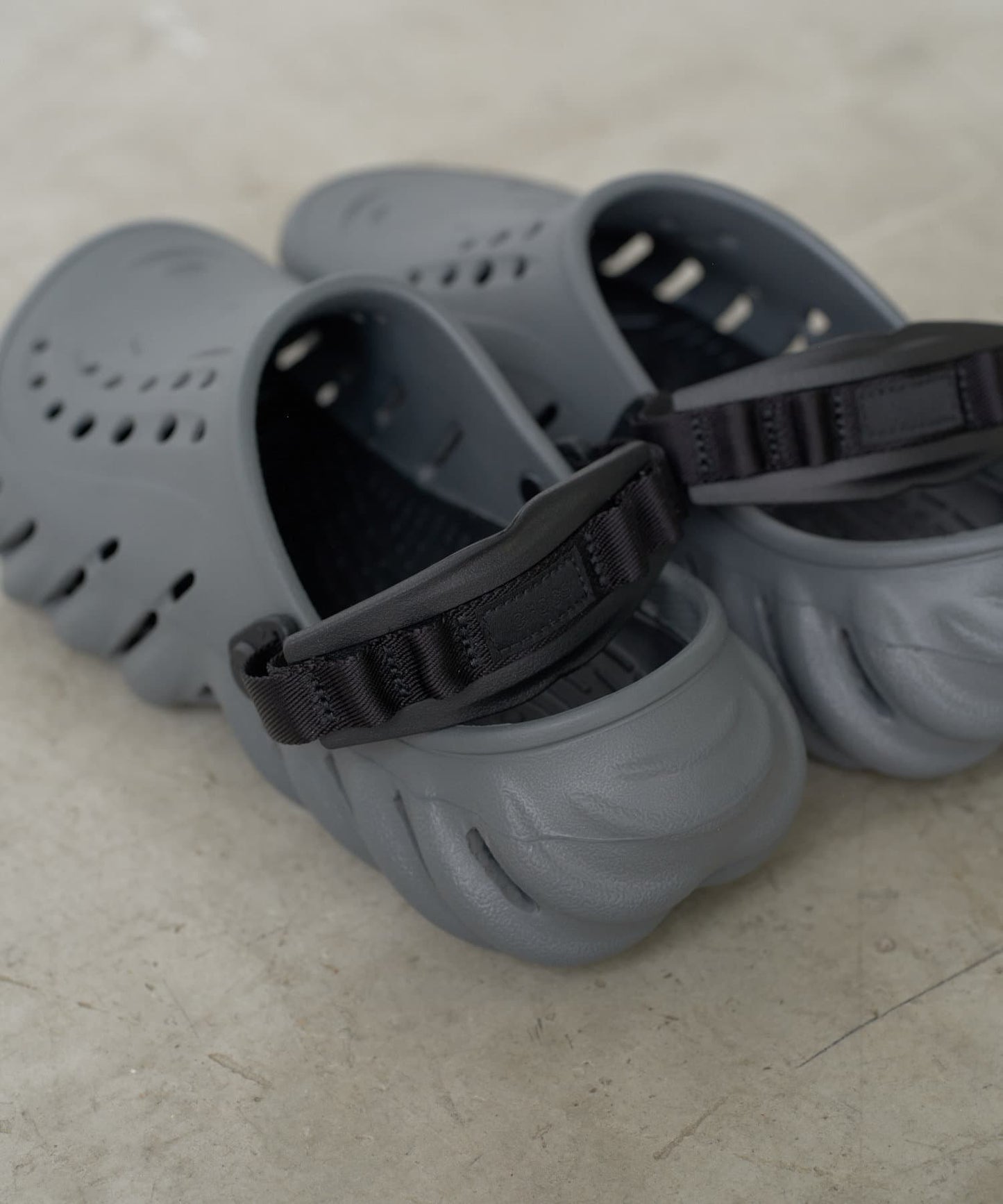 【crocs/克洛克斯】ECHO CLOG 人字拖