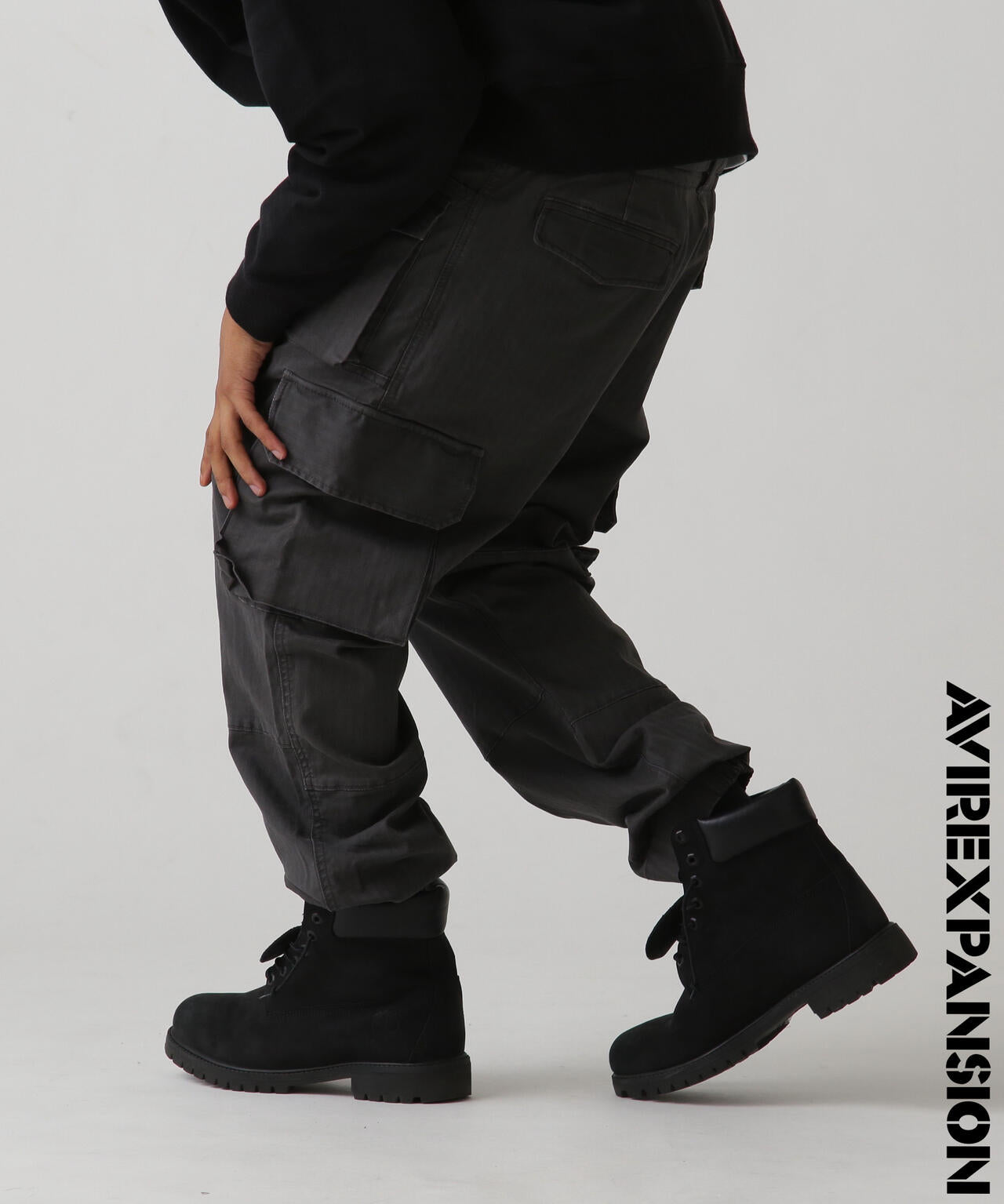 《AVIREX × EXPANSION》STRETCH BUSH CARGO PANTS / 伸縮布什口袋褲