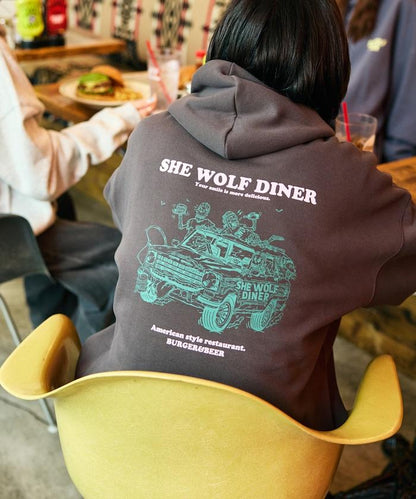 SHE WOLF DINER×FREAK'S STORE/海狼餐廳 聯名 大尺寸 後背印花 帶帽衛衣 CAR