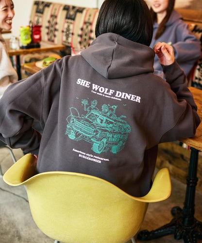 SHE WOLF DINER×FREAK'S STORE/海狼餐廳 聯名 大尺寸 後背印花 帶帽衛衣 CAR