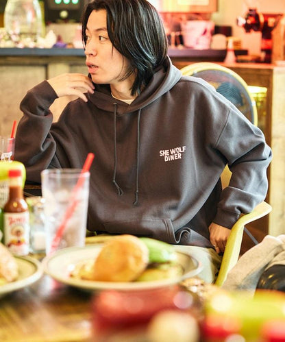 SHE WOLF DINER×FREAK'S STORE/海狼餐廳 聯名 大尺寸 後背印花 帶帽衛衣 CAR