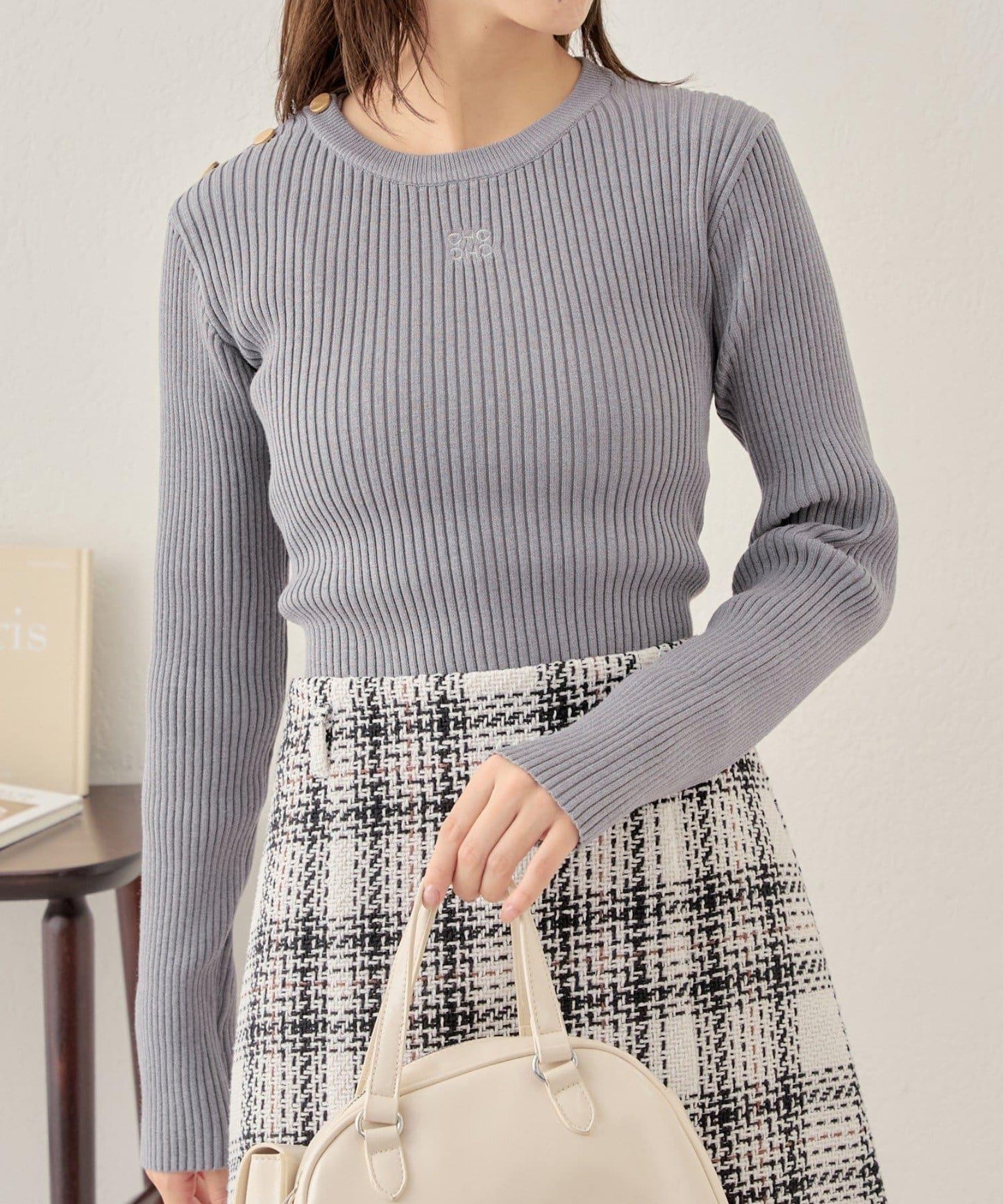 【2024AW】肩扣胸部刺繡針織衫