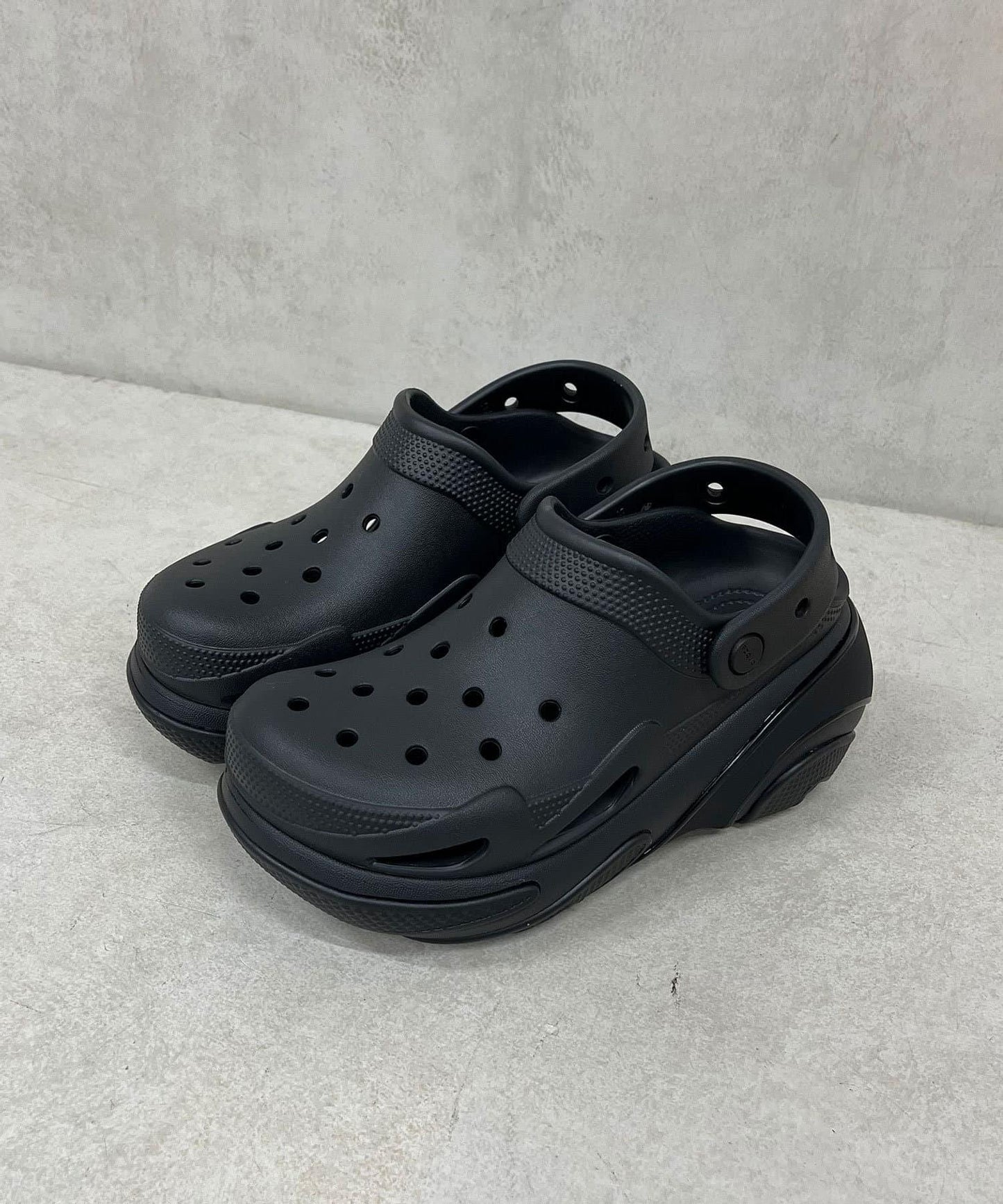 【crocs/卡駱馳】泡泡壓碎拖鞋