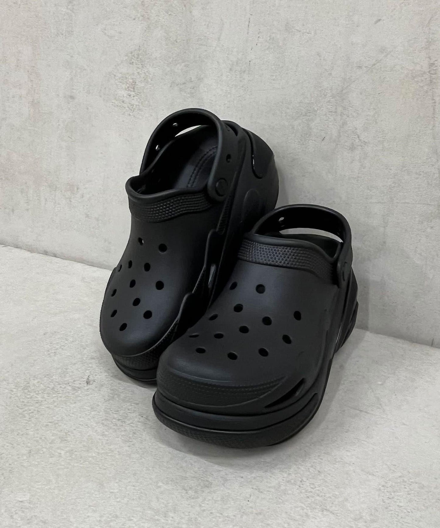 【crocs/卡駱馳】泡泡壓碎拖鞋